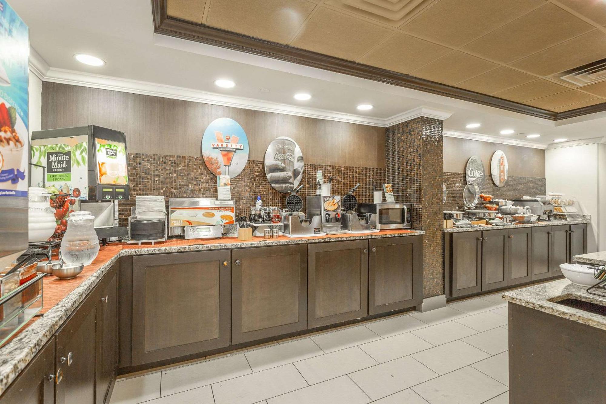 Inn At The Peachtrees, Ascend Hotel Collection Atlanta Bagian luar foto